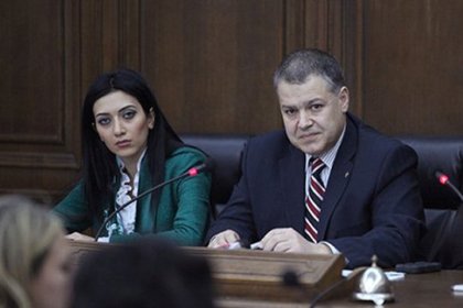 «Հրապարակ». Երկաթյա ձայնով դիտարկումներ անող գեղեցկուհուն վերապահված է երկրորդ ջութակի դերը