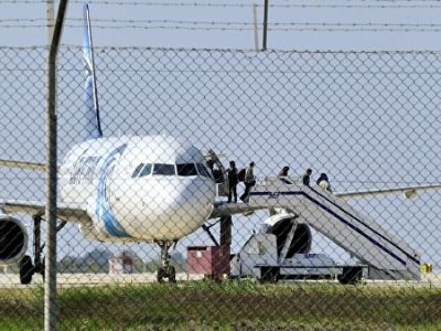 Egypt Air-ի օդանավն առեւանգած տղամարդը մահապարտի գոտին պատրաստել է թռիչքի ժամանակ