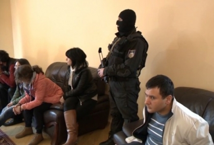 «Ժողովուրդ». Եթե զինված խմբի գործով բոլոր ցուցմունքներին ընթացք տան, Սերժ Սարգսյանի թիմի մեծ մասը պետք է ԱԱԾ գնա