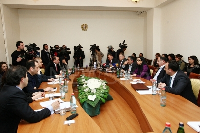 ԱԺ-ում «4+4+4» ձեւաչափով առաջին հանդիպումը նշանավորվեց սկանդալով (ֆոտո)