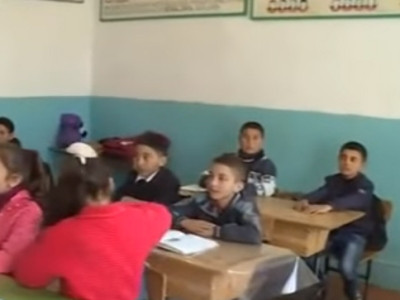 Ադրբեջանում ուսուցչուհին հարկադրաբար խուզել է ողջ դասարանի մազերը
