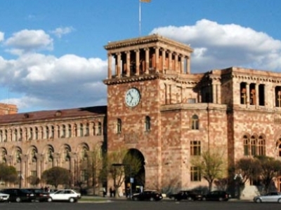 Կառավարության անդամները 1 րոպե լռությամբ հարգեցին ադրբեջանական ագրեսիայի հետեւանքով զոհվածների հիշատակը
