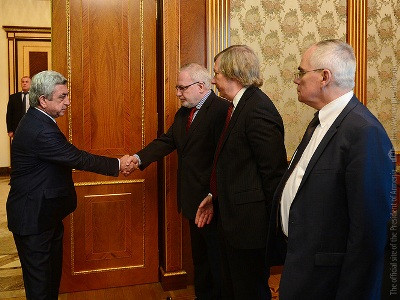 Սերժ Սարգսյանը համանախագահների հետ քննարկել է շփման գծում ստեղծված իրավիճակը (ֆոտո)
