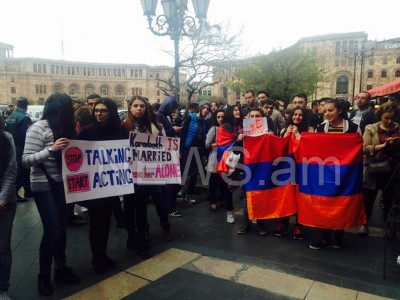 Ցուցարարները «Shame on you» վանկարկումներով ճանապարհեցին համանախագահներին (ֆոտո)