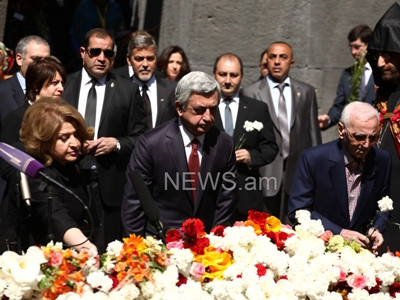 Հայաստանի նախագահը Ծիծեռնակաբերդում հարգել է Ցեղասպանության զոհերի հիշատակը (ֆոտոռեպորտաժ)
