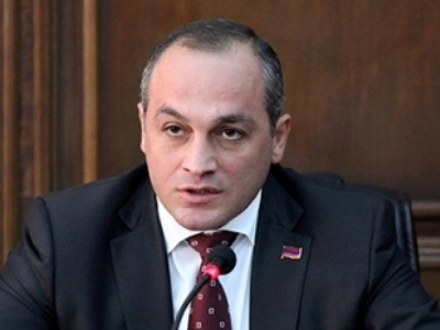 Հակամարտության կարգավորման մասով ՀՀ եւ ԼՂՀ ղեկավարության միջեւ հակասություններ մի փնտրեք. Կորյուն Նահապետյան