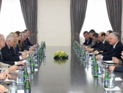 Նալբանդյանը Եվրամիության դեսպաններին ներկայացրել է իրավիճակը շփման գծում