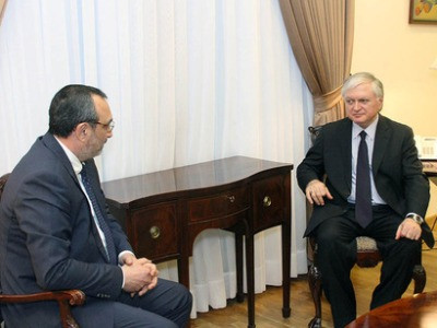 Էդվարդ Նալբանդյանն ու Կարեն Միրզոյանը քննարկել են քառօրյա պատերազմի հետեւանքների վերացմանն ուղղված քայլերը