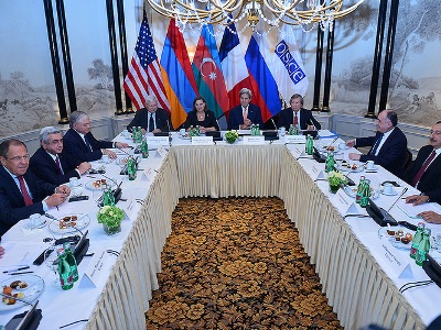 Մանրամասներ Սերժ Սարգսյանի եւ Իլհամ Ալիեւի հանդիպումից (ֆոտո)