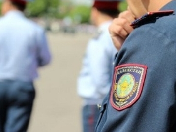 Ալմաթիում հանրահավաքի նախօրեին ոստիկանությունը կոյուղահորից ամրաններ եւ կերոսինով շշեր է հանել