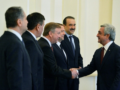 Ամենակարեւոր հարցը խոչընդոտների վերացումն է. ՀՀ նախագահը՝ ԵՏՄ վարչապետներին (Ֆոտո)