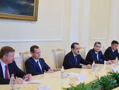 Մեդվեդեւը կոչ է արել հայտնել ԵԱՏՄ-ի Մաքսային օրենսգրքի ստորագրման ճշգրիտ ամսաթիվը
