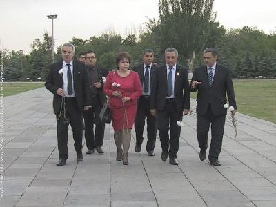 Բուլղարիայի խորհրդարանականներն այցելել են Ծիծեռնակաբերդի հուշահամալիր (ֆոտո)