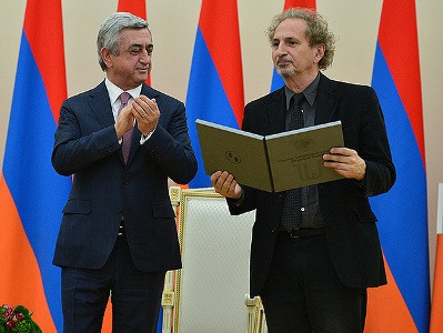 Բարձր արվեստի միջոցով մենք մարդկայնացնում ենք Ցեղասպանության սոսկալի, բարբարոս երեւույթները. Փիթեր Բալաքյան
