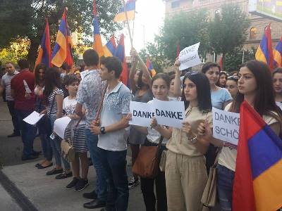 Danke schön. Երեւանում հայ երիտասարդները շնորհակալություն հայտնեցին Գերմանիային Բունդեսթագի բանաձեւի համար (ֆոտո)