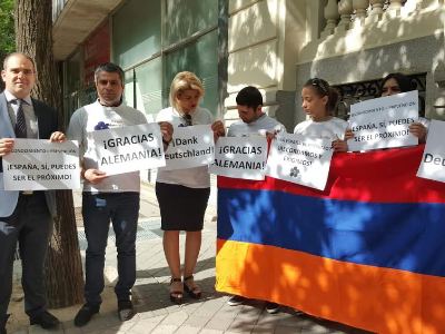 «Իսպանիա, դարձի՛ր հաջորդը». երախտիքի հավաք Մադրիդում՝ Գերմանիայի դեսպանության դիմաց (Ֆոտո)