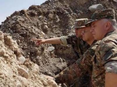Armenian Defense Minister visits line of contact