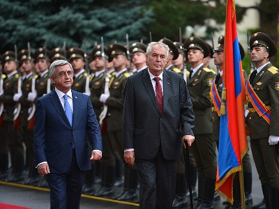 Նախագահի նստավայրում տեղի է ունեցել Միլոշ Զեմանի հրաժեշտի արարողությունը (Ֆոտո)