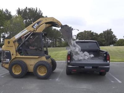 Honda Ridgeline-ի բեռնախցի ամրությունը ստուգել են 60 բետոնե մեծաղյուսներով