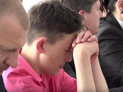 Савченко заснула на заседании в Верховной Раде