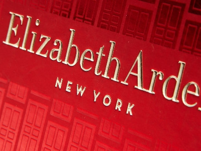 WSJ. Revlon-ը 870 մլն դոլարով գնում է Elizabeth Arden-ը