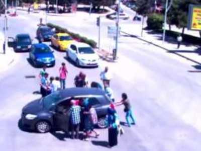 Անհավանական ավտովթարների շարքից