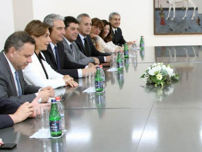 ԱԳ նախարարն ընդունեց Ֆրանսիայի Բուշ դյու Ռոն դեպարտամենտի նախագահին