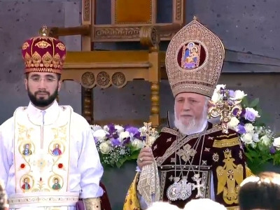 Էջմիածնում տեղի է ունեցել Սուրբ Պատարագ՝ Հռոմի Պապի մասնակցությամբ (ֆոտո)