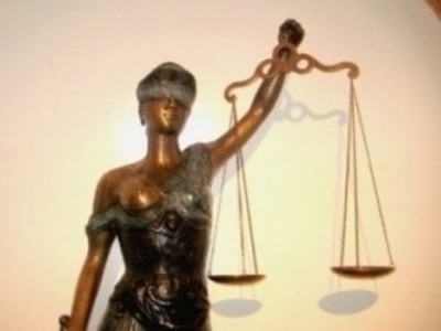 Մոր ու որդու կողմից ոստիկանին ծեծելու գործն ուղարկվեց դատարան