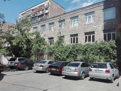 Երեւանի որոշ դպրոցների բակերը շարունակում են բռնազավթված մնալ. Բախշյան (ֆոտո)