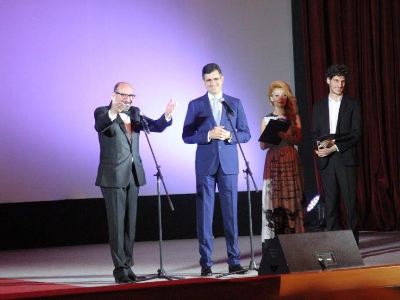 «Ոսկե ծիրան»-ը բացվեց Համո Բեկնազարյանի «Զարե»-ի ցուցադրությամբ՝ կենդանի նվագակցությամբ