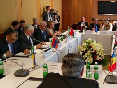 Ադրբեջանը փորձում է անտեսել ձեռք բերված համաձայնությունները. Նալբանդյանը՝ Կիեւում