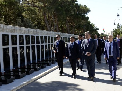 Ուկրաինայի նախագահը հարգել է Բաքվի հայկական ջարդերի կազմակերպիչների եւ մասնակիցների հիշատակը