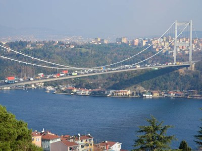 В  Стамбуле перекрыли движение на двух мостах