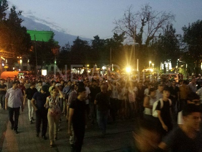 Yerevan action participants decide to walk down Northern Avenua (PHOTO)