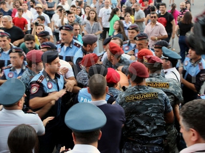 Around 100 activists reach Yerevan district where police station is seized