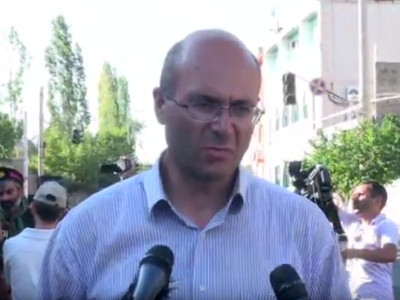 Armed group storming Yerevan police headquarters is not going to surrender
