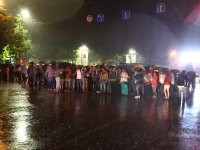 Проливной дождь  нарушил  планы  участников митинга  на  площади Свободы