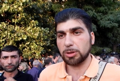 «ՀԺ». Ուշագնաց եղած Դավիթ Սանասարյանին տարել են ոչ թե վերակենդանացման բաժանմունք, այլ ոստիկանություն