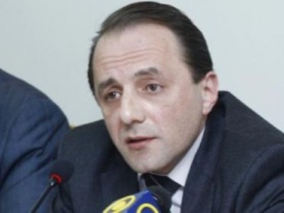 Политолог: Полиция Армении избивает журналистов, но не защитила свой же полк ППС