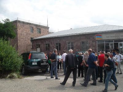 «Ռեջիոն Էներջիի» աշխատակիցները պահանջում են 2011-ի 4 ամսվա աշխատավարձը (ֆոտո)