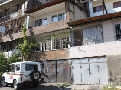 Մարգարյան փողոցում շինության տանիքին դի են հայտնաբերել (ֆոտո)