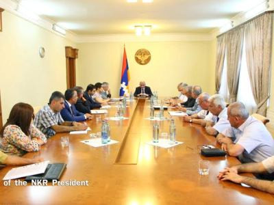 Karabakh President discusses constitutional reforms with party representatives
