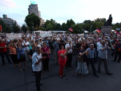 На площади Свободы в Ереване стартовал митинг в поддержку группы «Сасна црер»