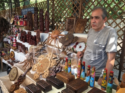 Arrested “food deliverer’s” friends hold sale of his works in Yerevan Vernissage (PHOTOS)