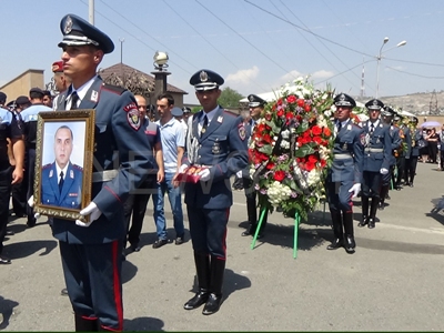 В Ереване похоронили раненного при захвате полка ППС Полиции Армении прапорщика