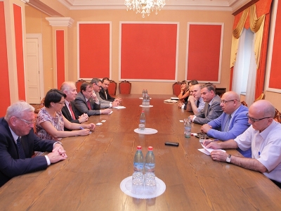 ԱՄՆ կոնգրեսականը տնտեսական կապերի զարգացման գործում կարեւորել է կոռուպցիայի դեմ պայքարը