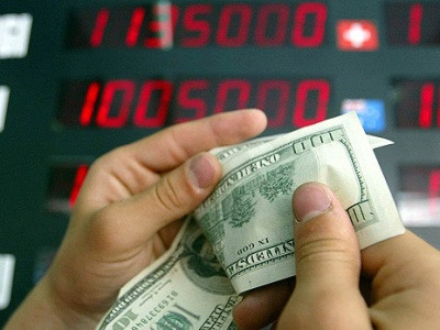 Bloomberg-ը պատմել է Բաքվում արտարժույթ գնելու դժվարությունների մասին