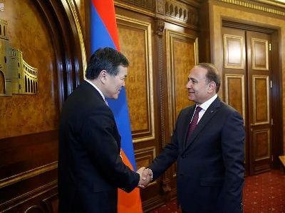 Վարչապետն ընդունել է Չինաստանի կոմերցիայի փոխնախարար Ծյան Քեմինին