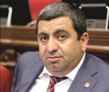 «Հրապարակ». Շմայսի ծնունդն անցել է աննախադեպ ուրախ մթնոլորտում. հյուրերի պակաս չի եղել